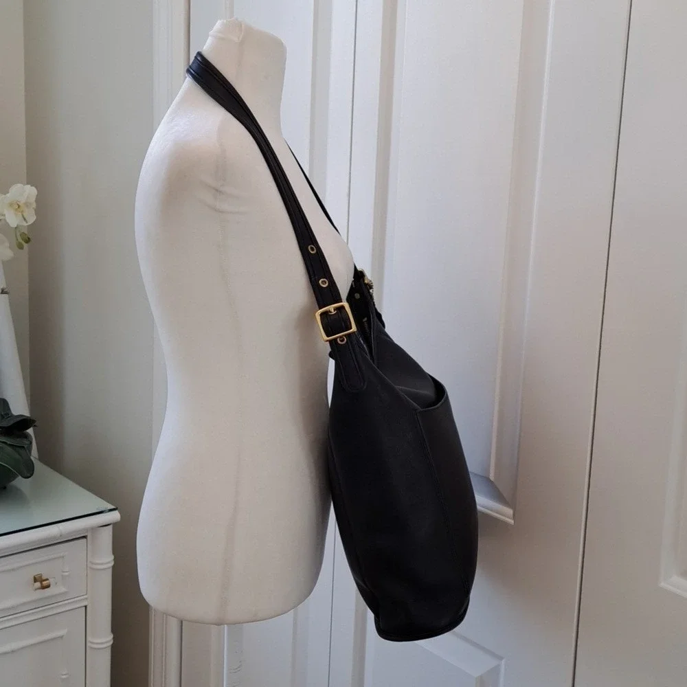 Coach‎ Womens Vintage 2000's Legacy Slim Duffle Sac Black Leather Tote 9060 Bag